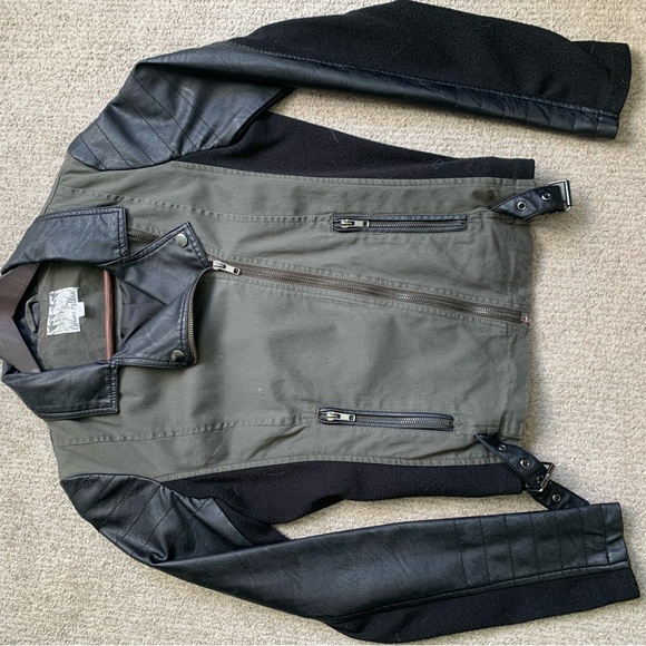 Women’s Bomber Jacket - Medium - Picture 5 of 8